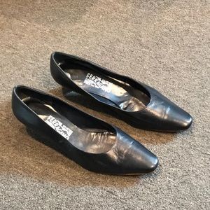 Preowned Ferragamo navy leather pump heels - 8